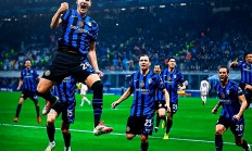 九游体育官网入口-力战场上！足球比赛球员竭尽全力