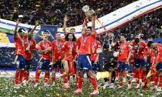 九游体育官网-欧洲篮球联赛冠军夺冠，球员庆祝胜利