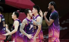 九游体育在线-关于主力球员发挥出色，领队率队赢得比赛的信息