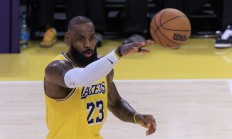 九游体育官方登录入口-湖人大胜骑士，詹皇发挥稳定