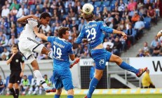 九游体育官方登录入口-沙尔克主场取胜弗赖堡，稳定战绩