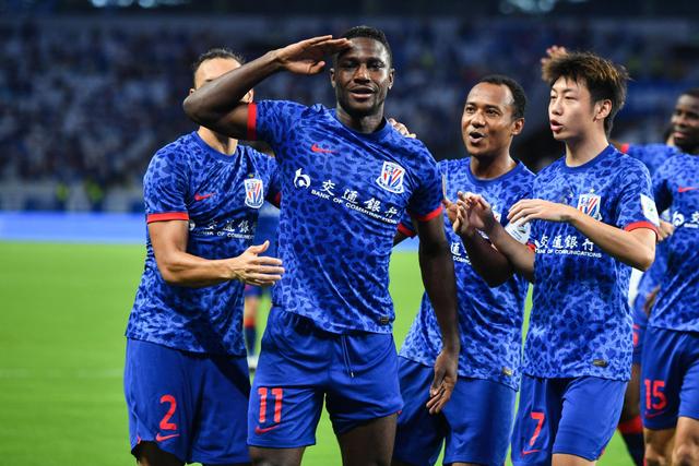 上海申花球员展现超群实力，获得赞誉