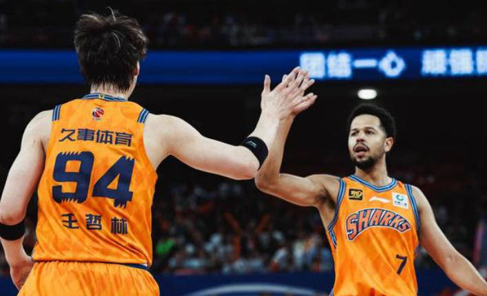 关于斯帕尼斯客场逆转，取得关键胜利的信息