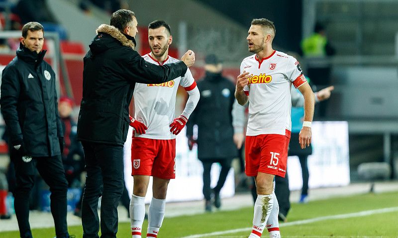 关于沙尔克防守强势，已有多场零封对手的信息