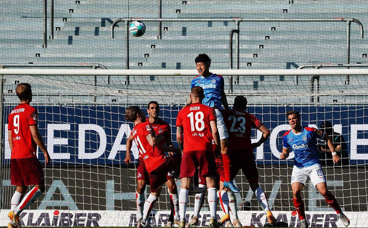 沙尔克主场取胜弗赖堡，稳定战绩