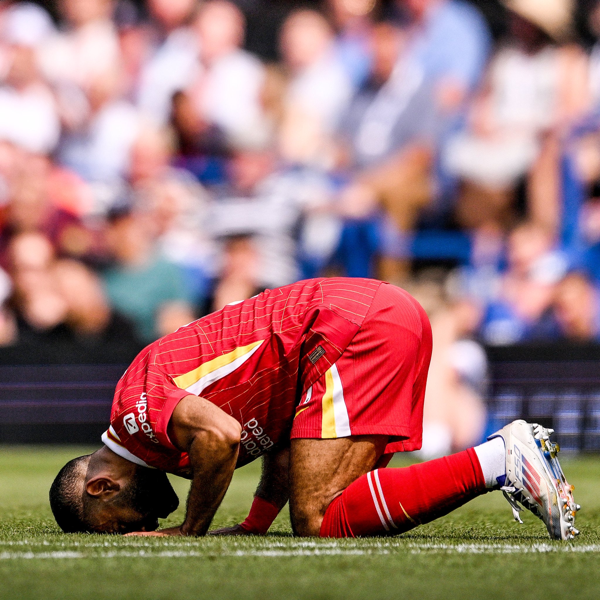 关于萨拉戈萨门将神勇扑救，保住球门不失的信息