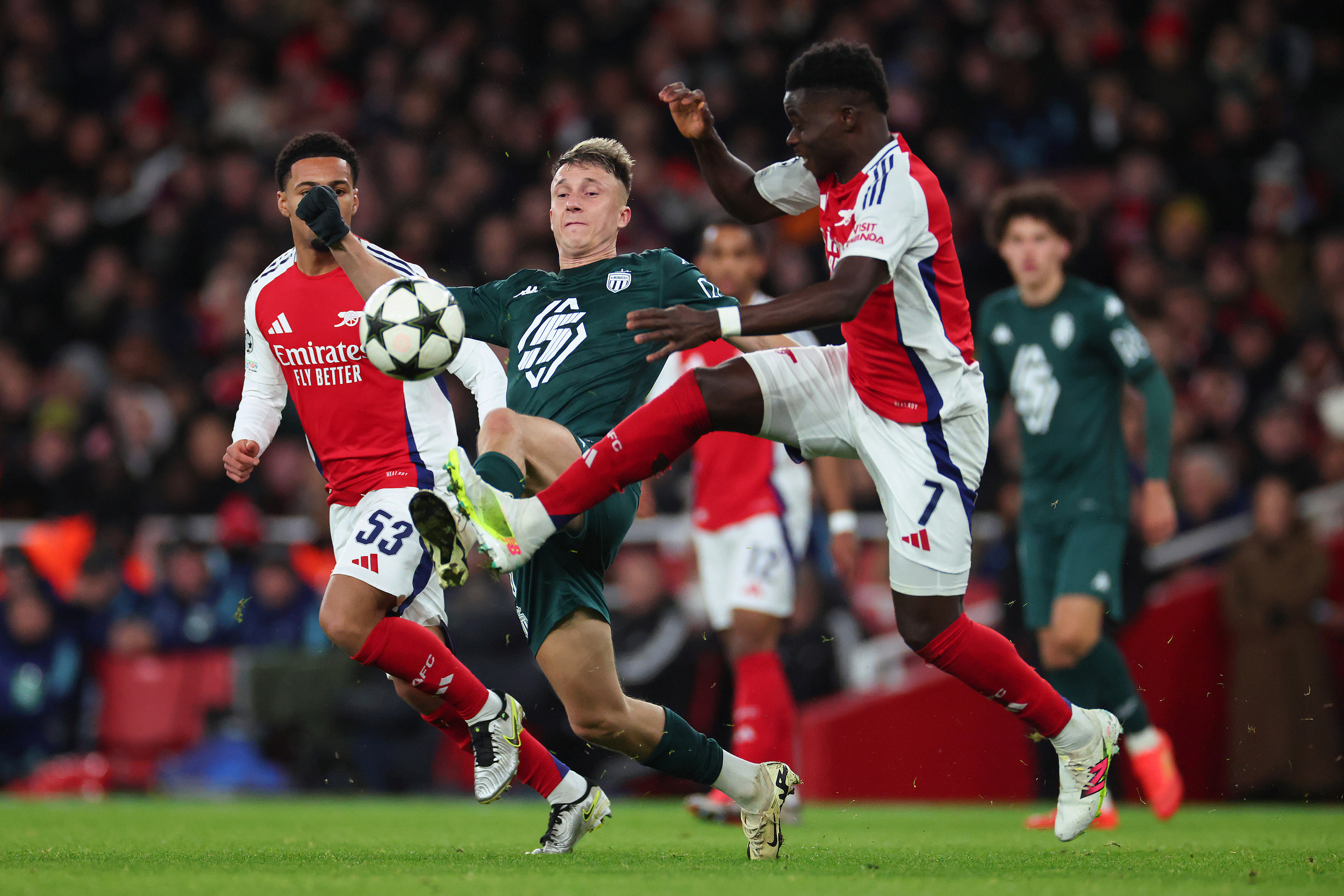 包含摩纳哥客场大胜尼斯，赢得三连胜的词条