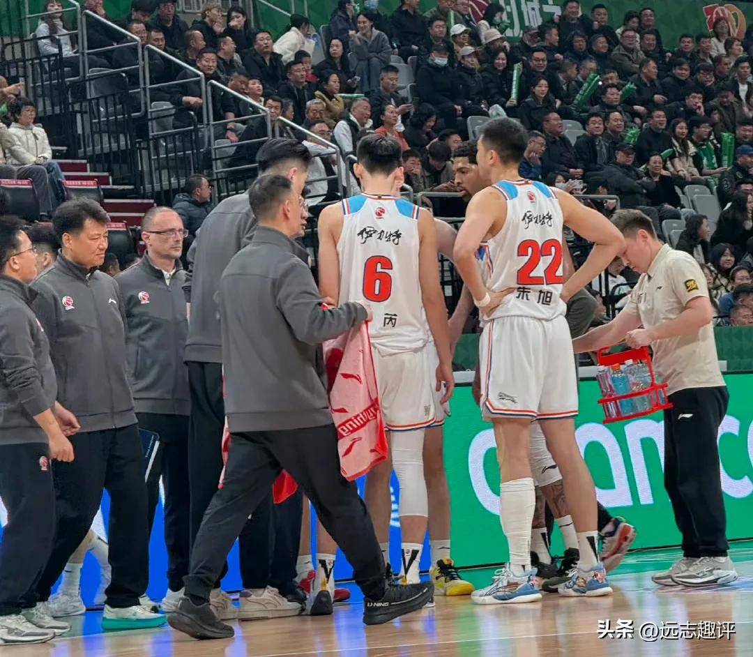 马赛经历惨败,全队反思失误 马赛经历惨败,全队反思失误