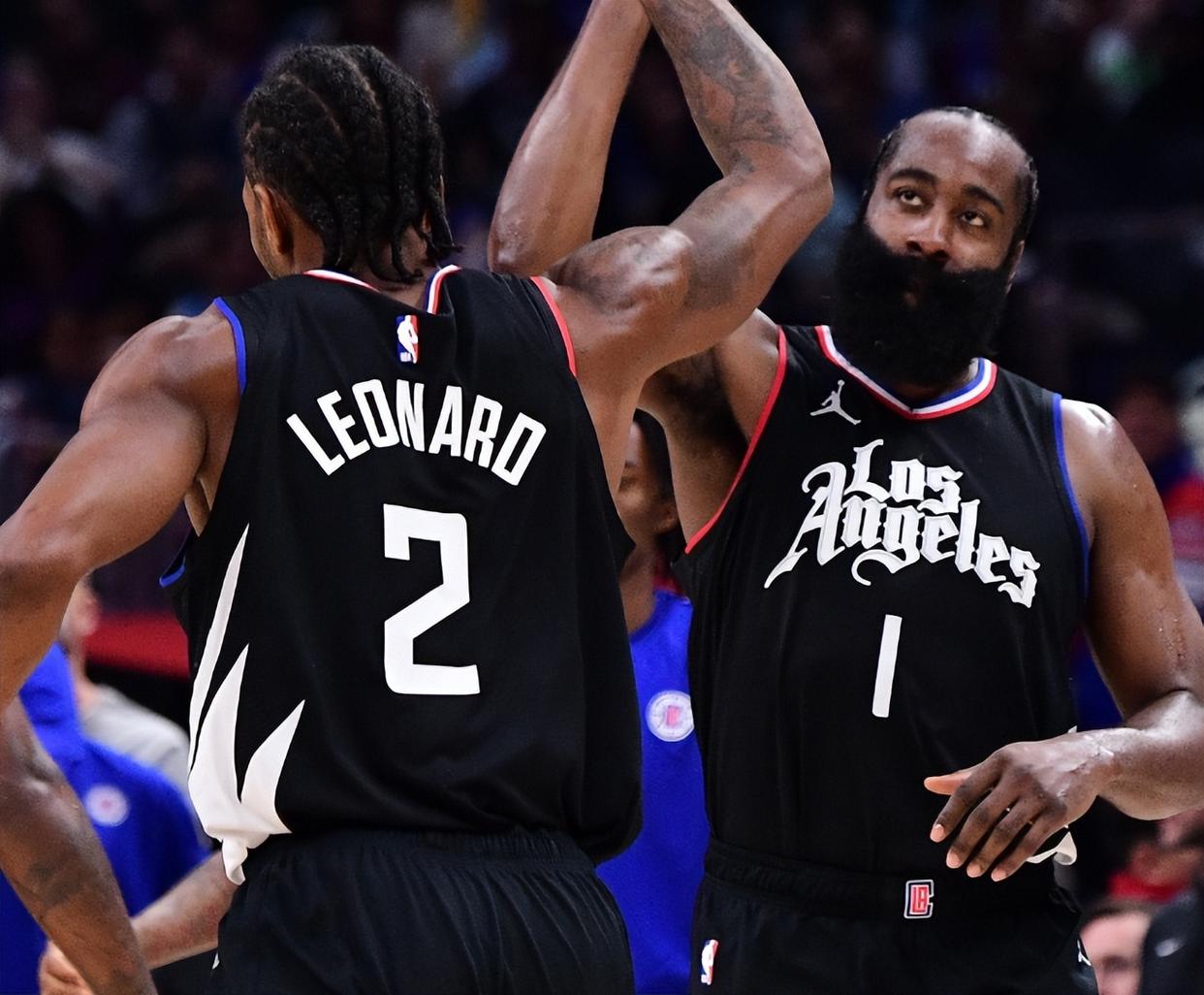 马赛经历惨败,全队反思失误 马赛经历惨败,全队反思失误