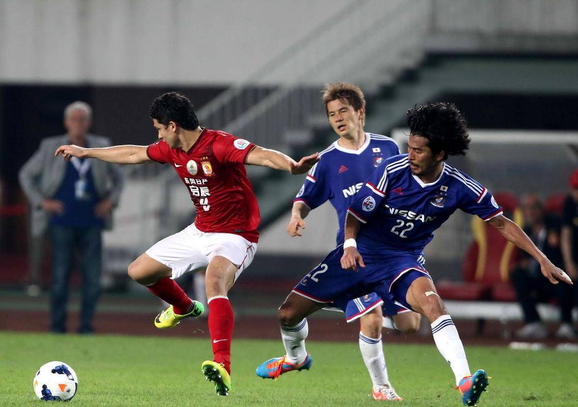 横滨水手队在比赛中奋力一搏，夺得胜利的简单介绍