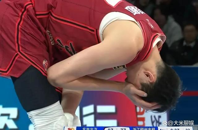 阿米达拉封盖成功，为球队稳稳拿下胜利