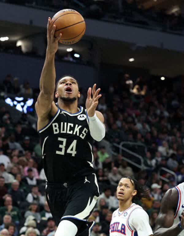 雄鹿主场大胜公牛，稳健前进季后赛