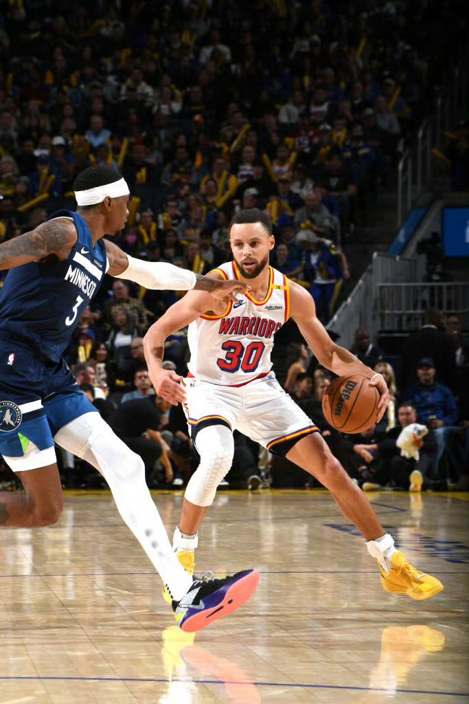 激烈比赛终结，胜者雄姿英发