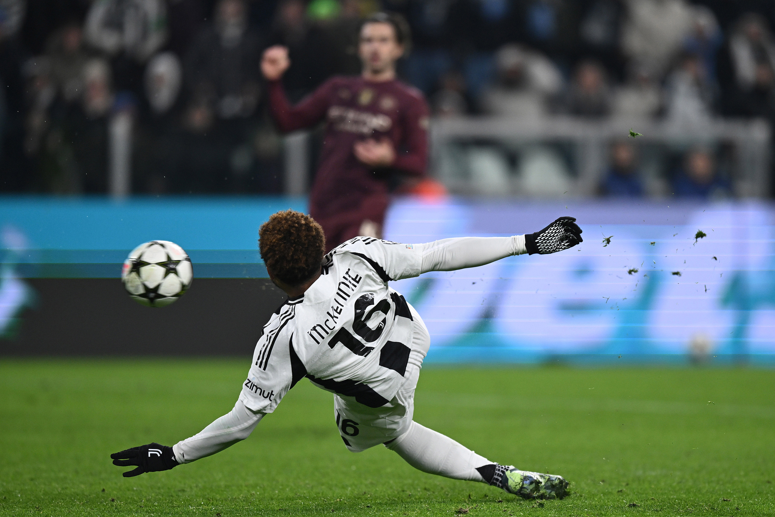 包含尤文图斯客场打破僵局获胜晋级欧冠强的词条