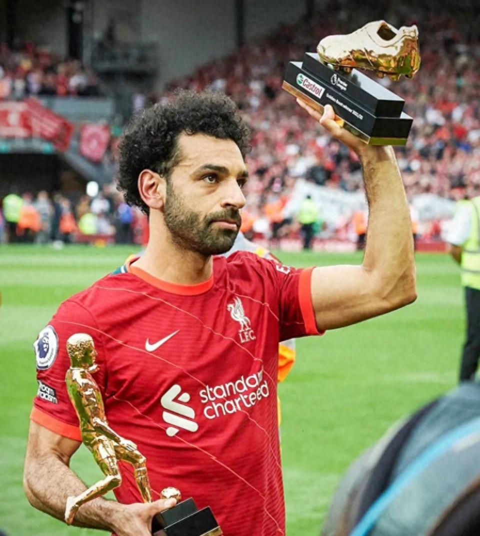 包含球员收获赛季金靴，成为球迷瞩目焦点的词条