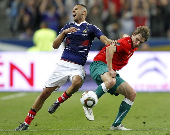 欧预赛四强与对手激烈对抗，胜者将携冠军而归的简单介绍