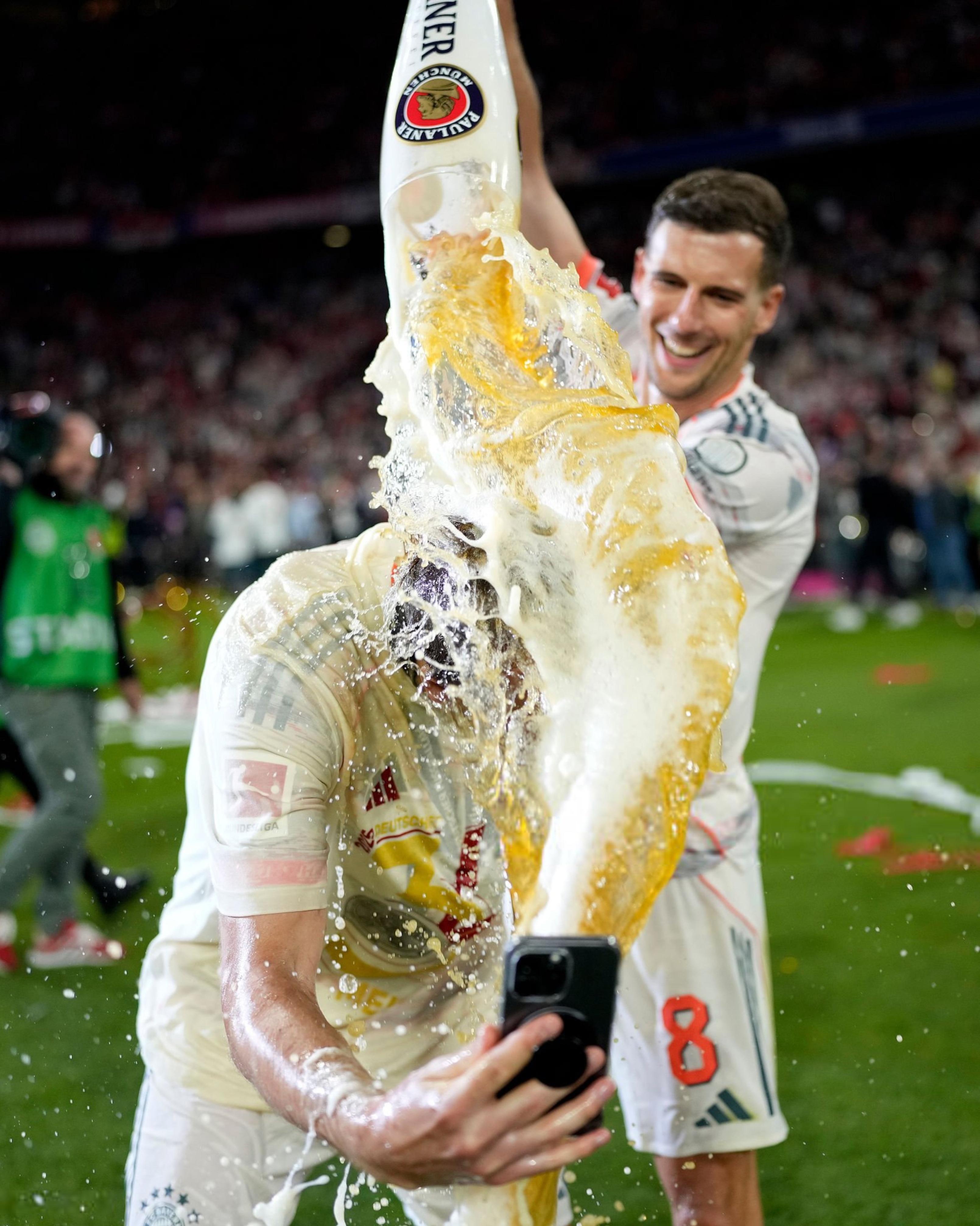 关于拜仁逆袭，重新夺冠，德国足坛再添一座沉甸甸的奖杯的信息