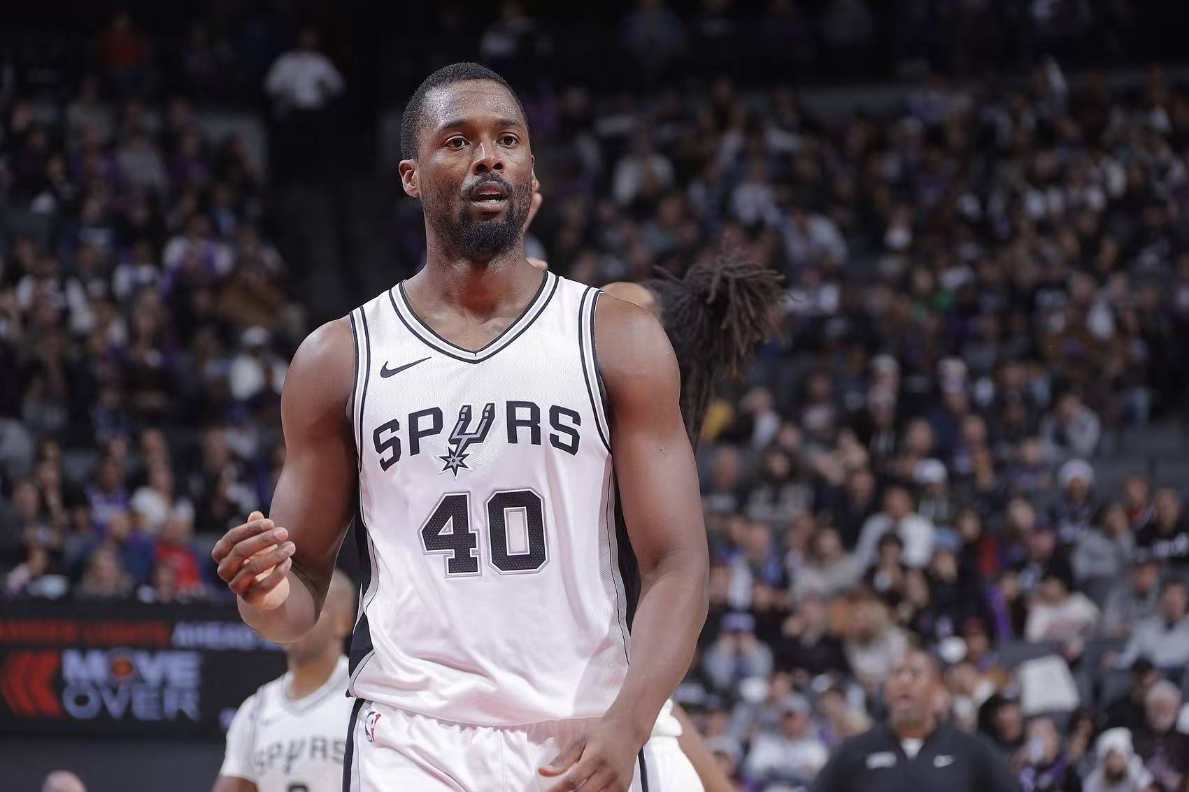 马刺队惨败开拓者，陷入季后赛困境