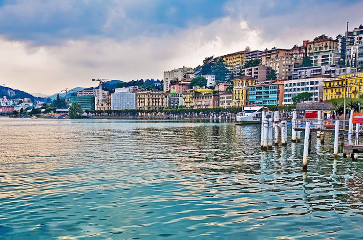 包含萨尔瓦多进球，瑞士遗憾告负的词条