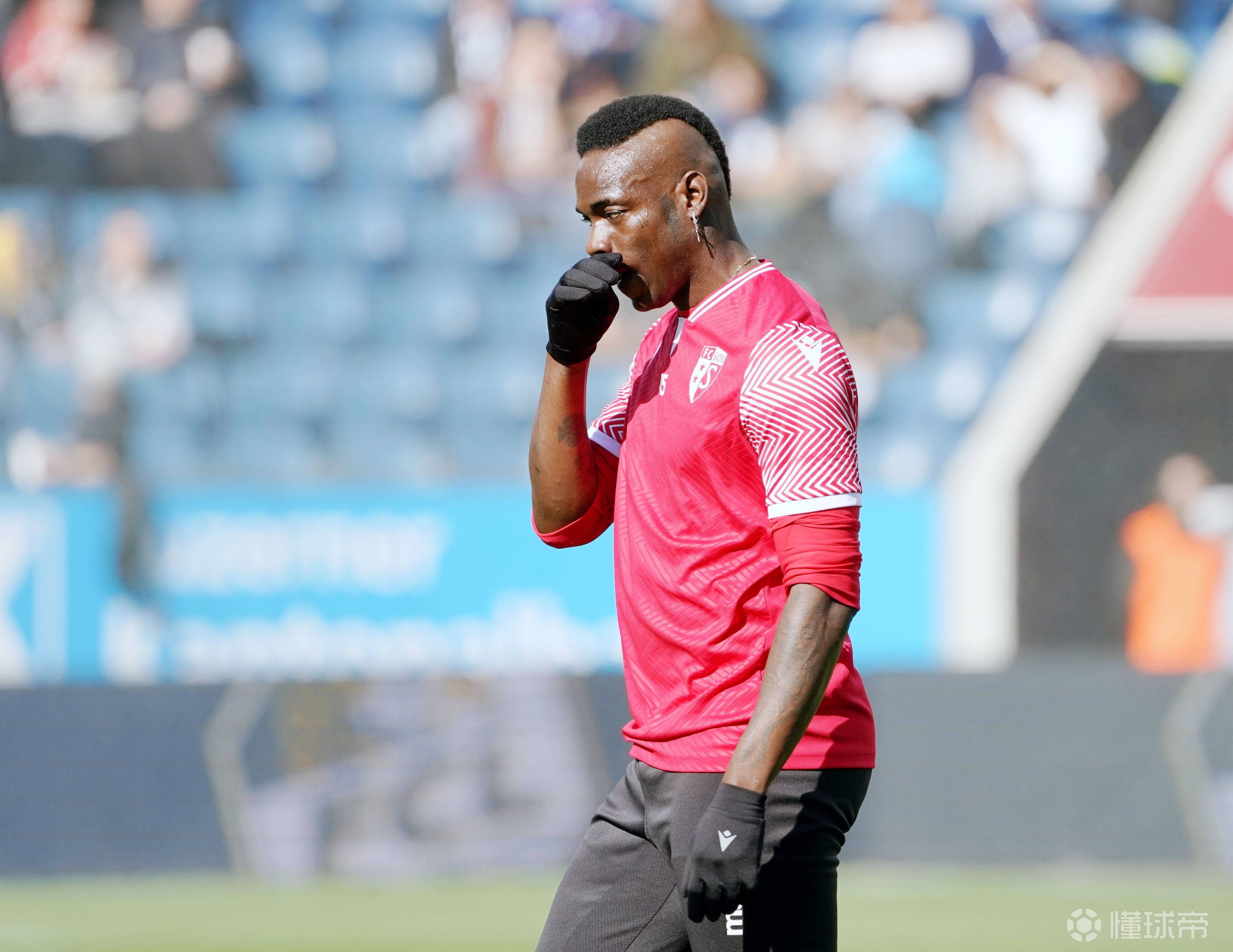 包含萨尔瓦多进球，瑞士遗憾告负的词条