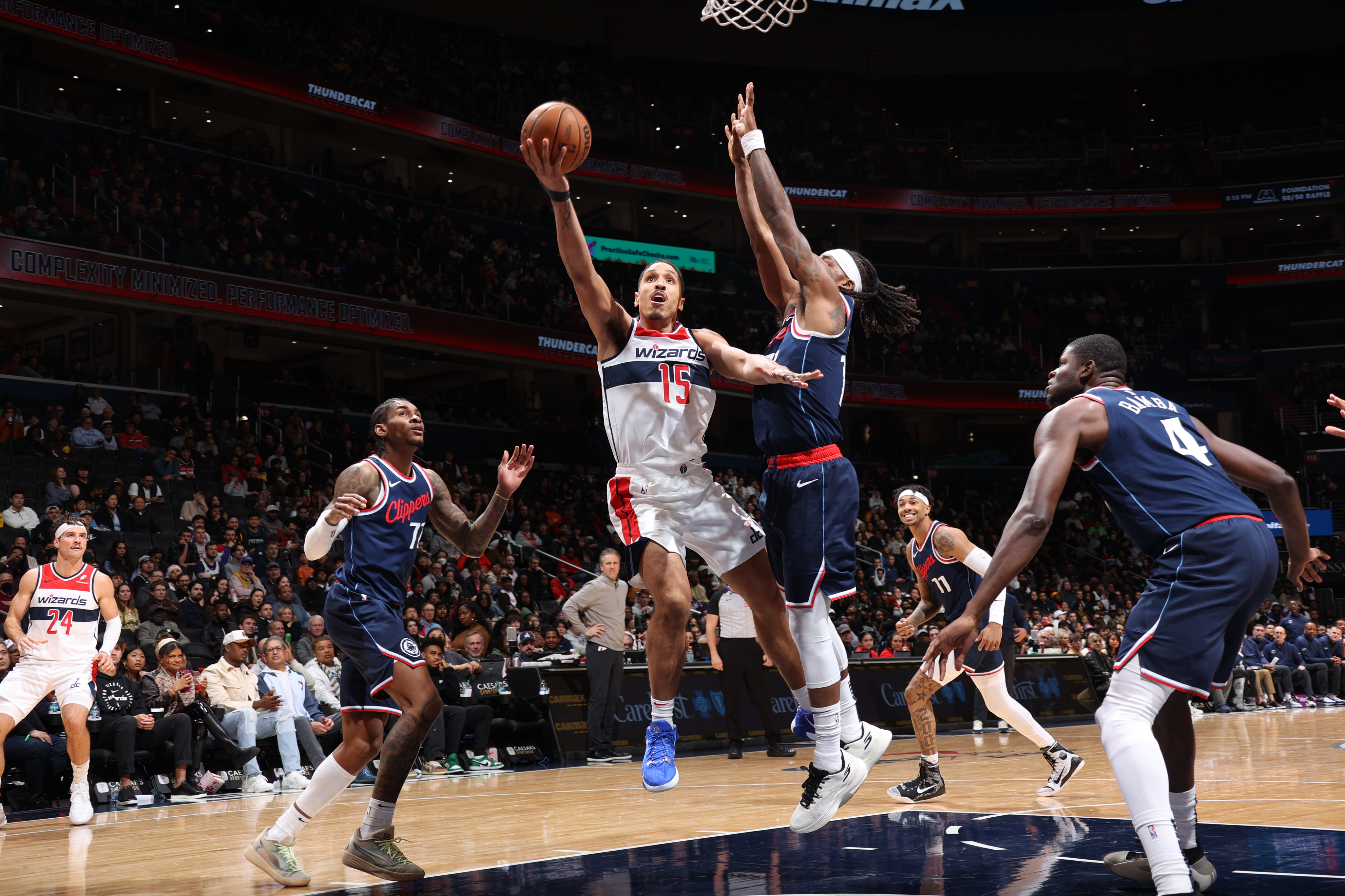 维罗纳客场大捷，轻松击败对手