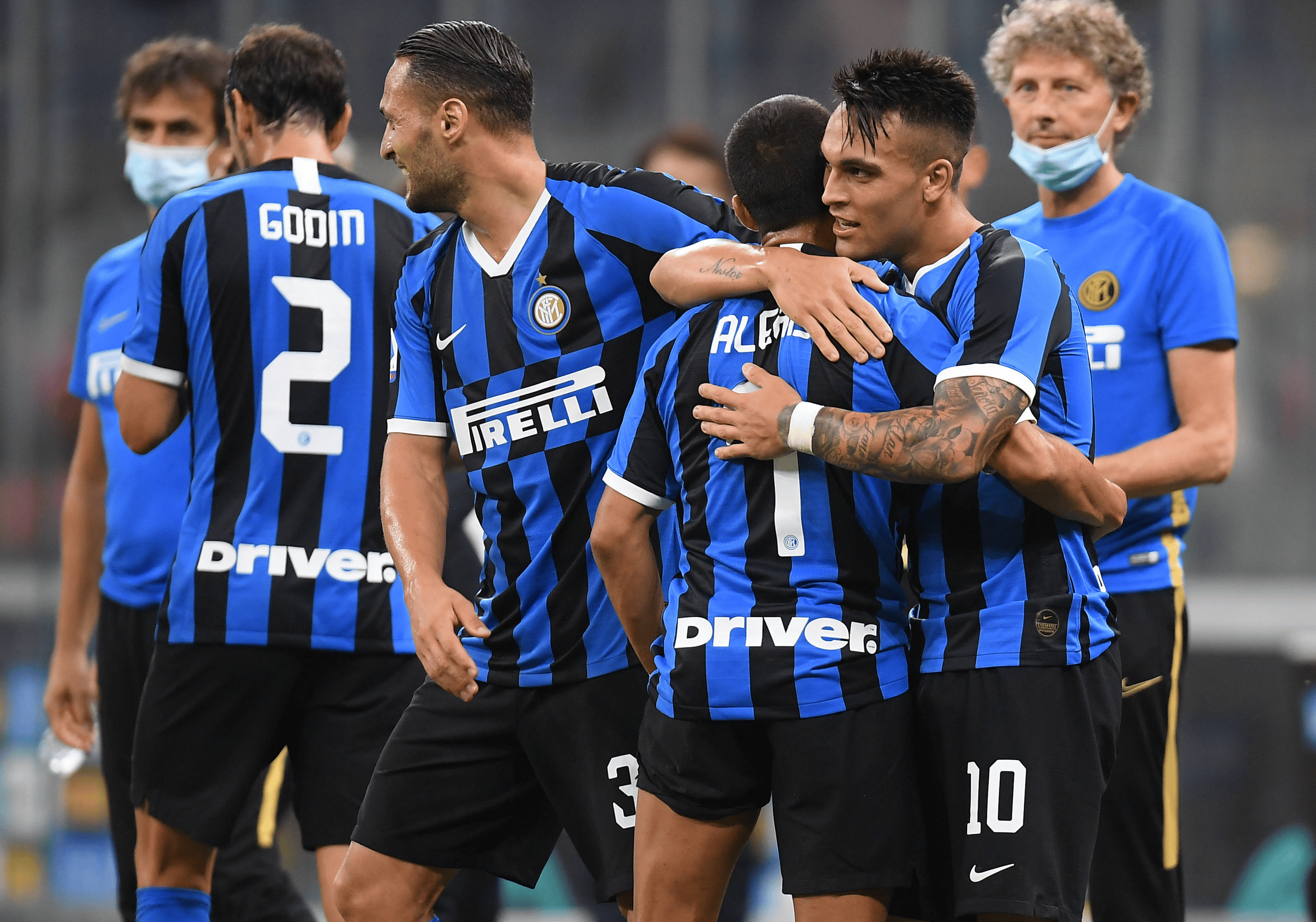 包含拉齐奥后卫重伤退出，球队防线或短暂脆弱的词条