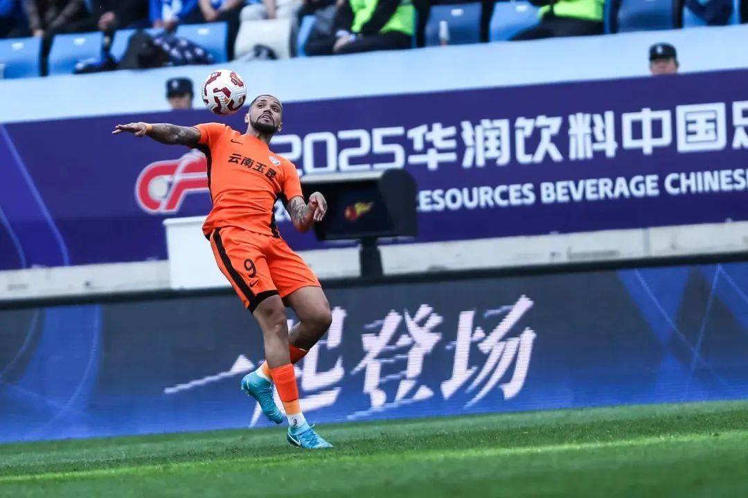 中超球员备战国际比赛，誓要夺取荣耀头衔