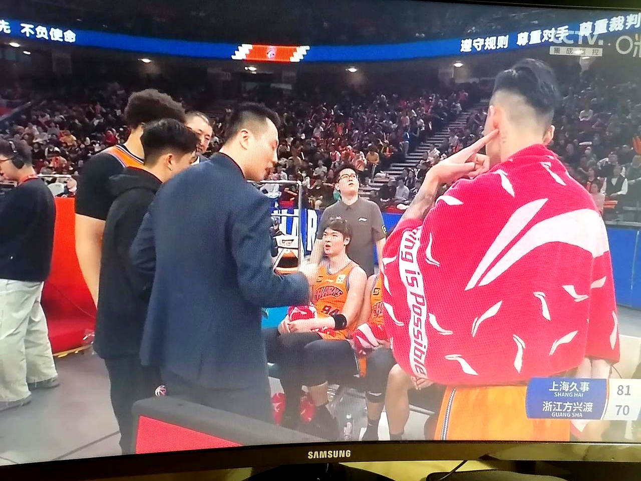 汉普顿联队逆转华德福队，继续领先联赛的简单介绍