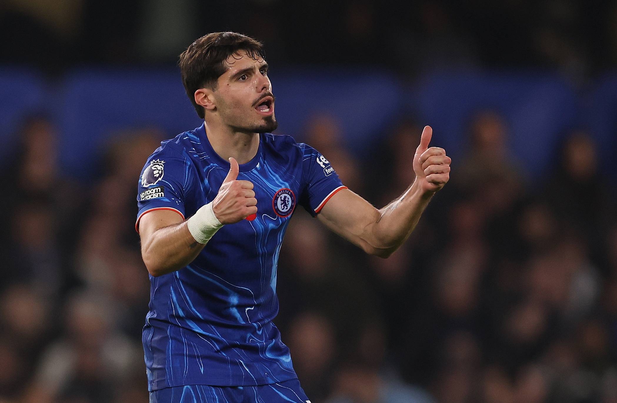 关于莱切客场险胜克罗托内，保持保级希望的信息