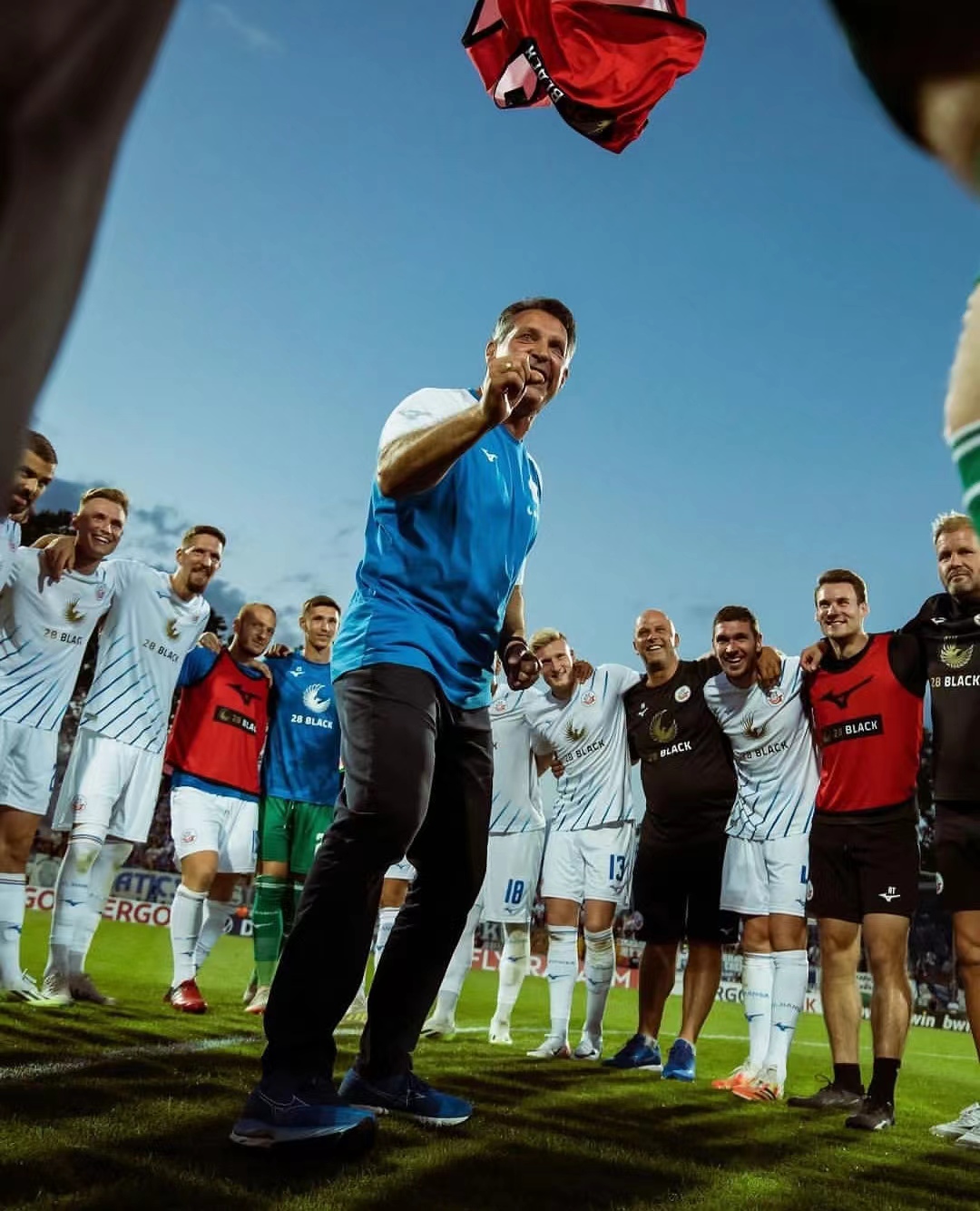 法兰克福客场逆转汉诺威，斩获三分