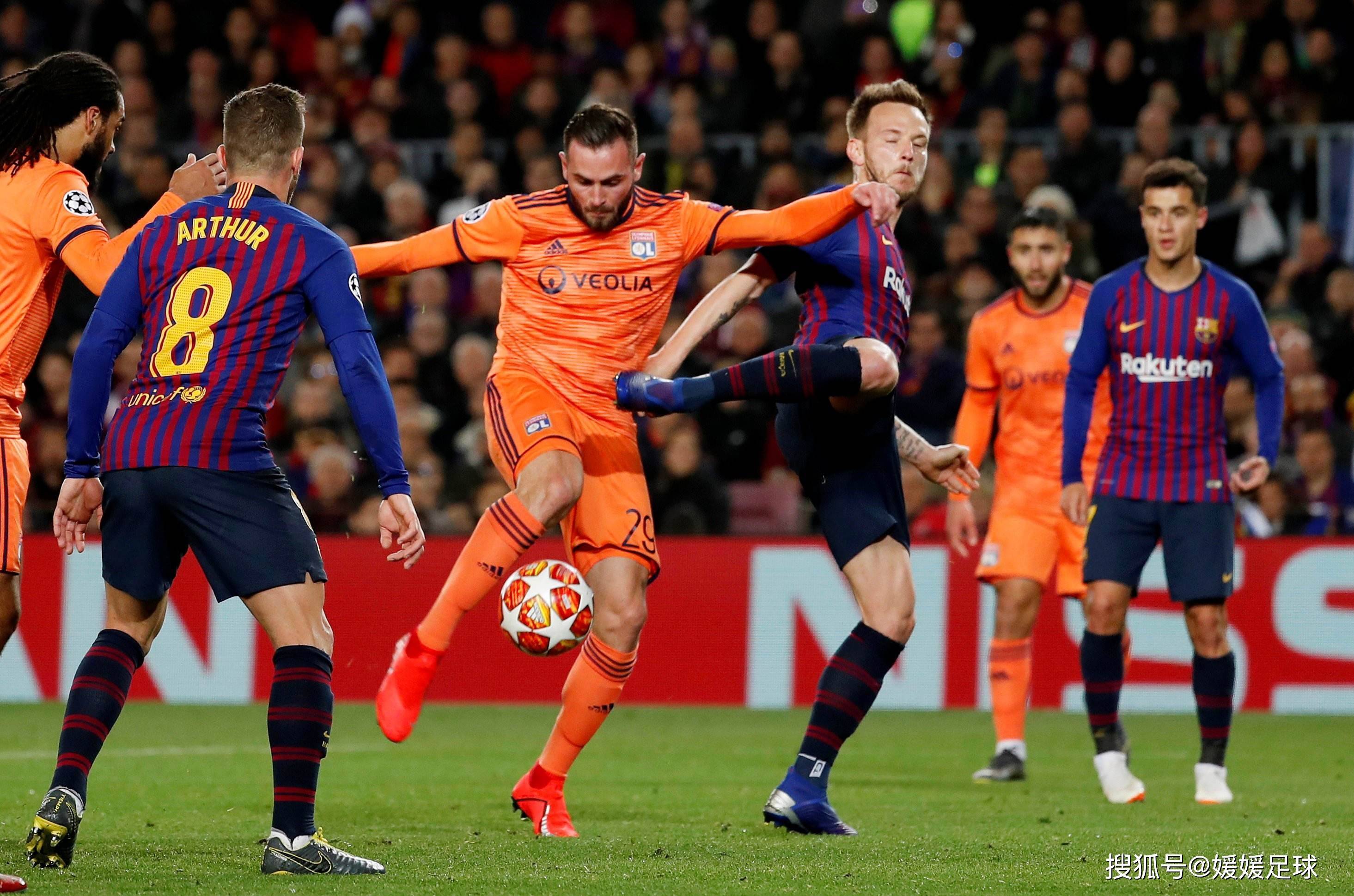 包含里昂客场大胜，豪取连胜势头如虹的词条