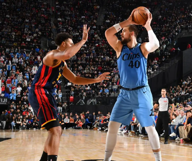 快船队逆转马刺，强势晋级西部半决赛