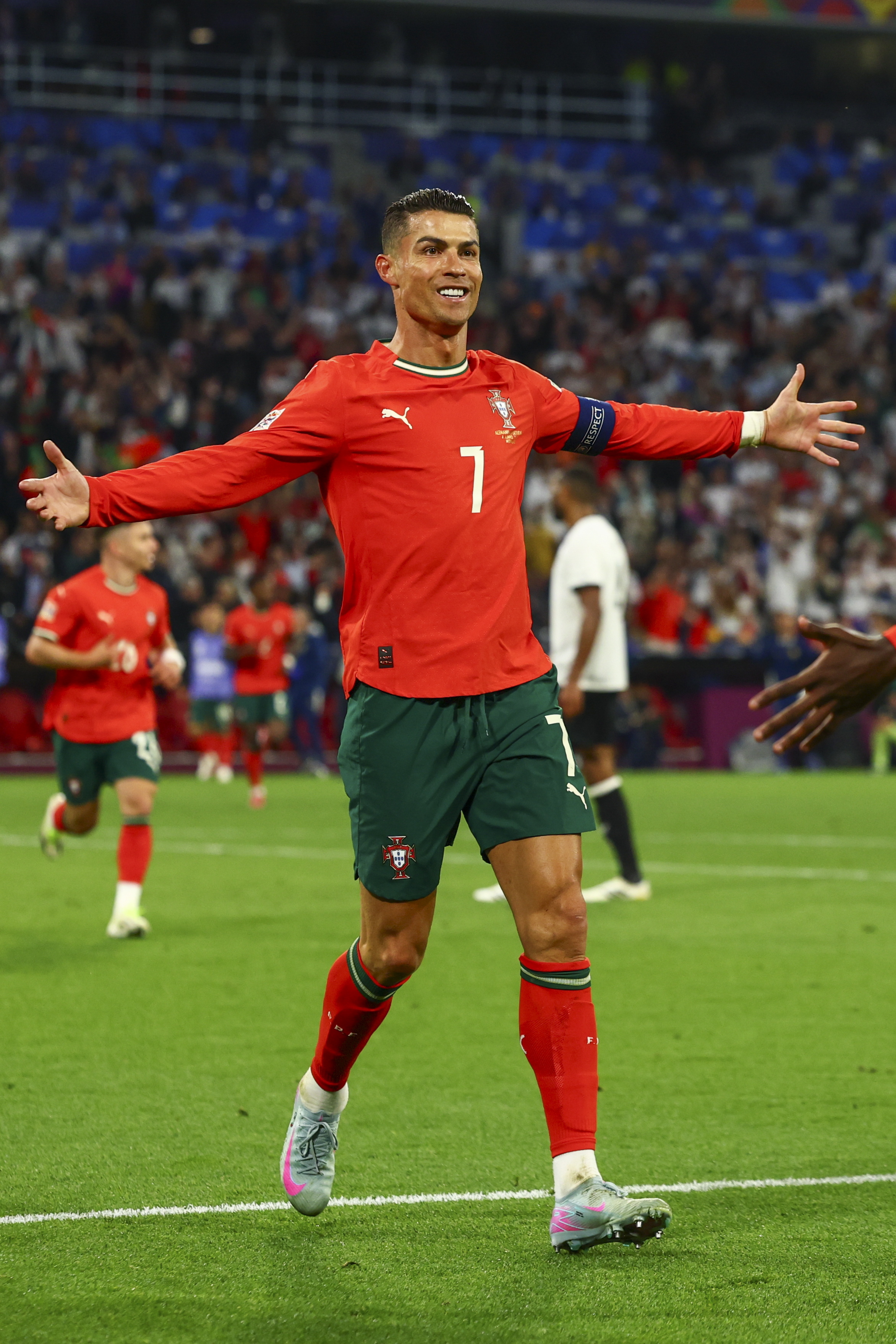 欧国联赛新秀崭露头角，展现实力