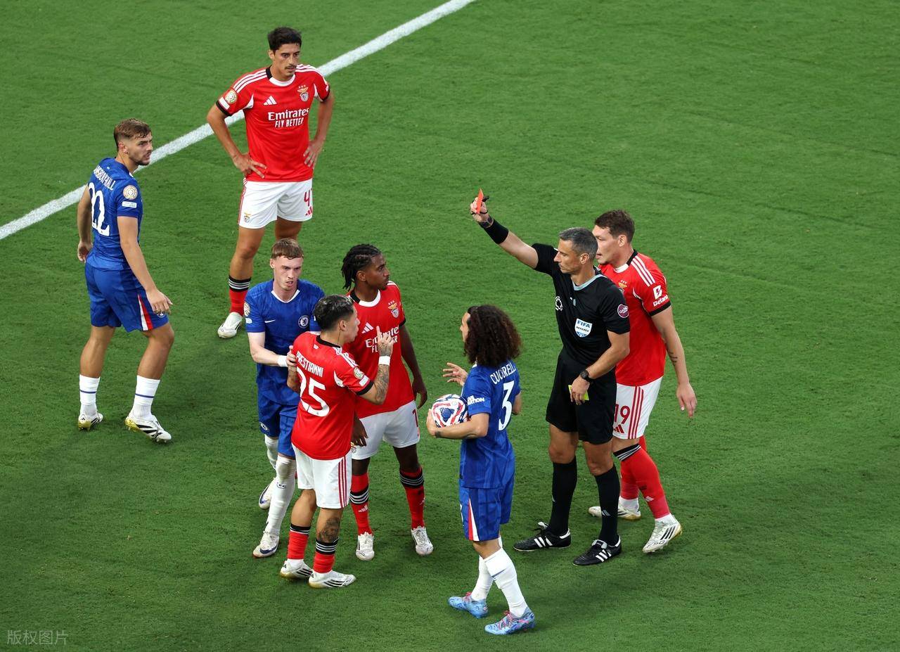 阿贾克斯主场大胜本菲卡,小组赛榜首稳固的简单介绍 阿贾克斯主场大胜本菲卡,小组赛榜首稳固的简单介绍