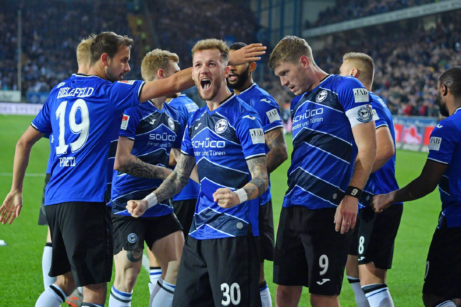 包含圣埃蒂安俱乐部战胜对手，表现稳健有力的词条