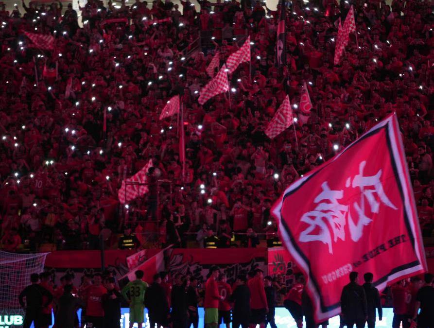 心有灵犀配合精准,球队轻松击败对手的简单介绍 心有灵犀配合精准,球队轻松击败对手的简单介绍