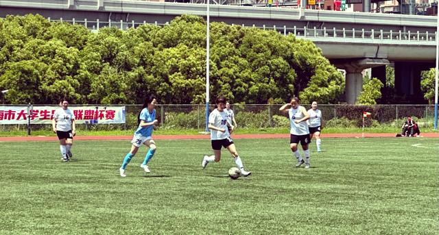 足球女队实力对决,赛场精彩争夺 足球女队实力对决,赛场精彩争夺