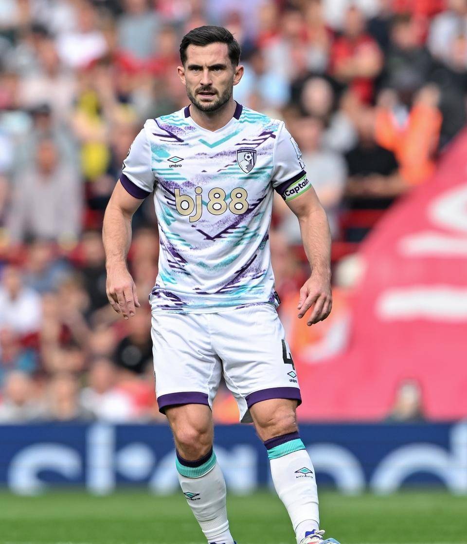 伯恩茅斯主场遭逆转，球迷情绪低落的简单介绍