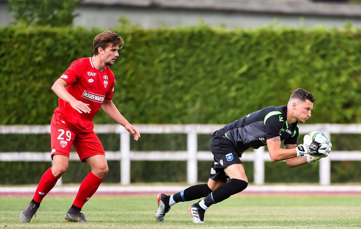 格鲁吉亚全面压制对手，取得历史性胜利