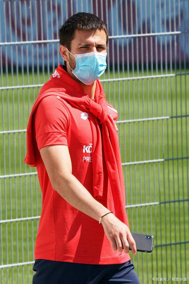 沙尔克继续颓势，连续不胜引发球迷担忧