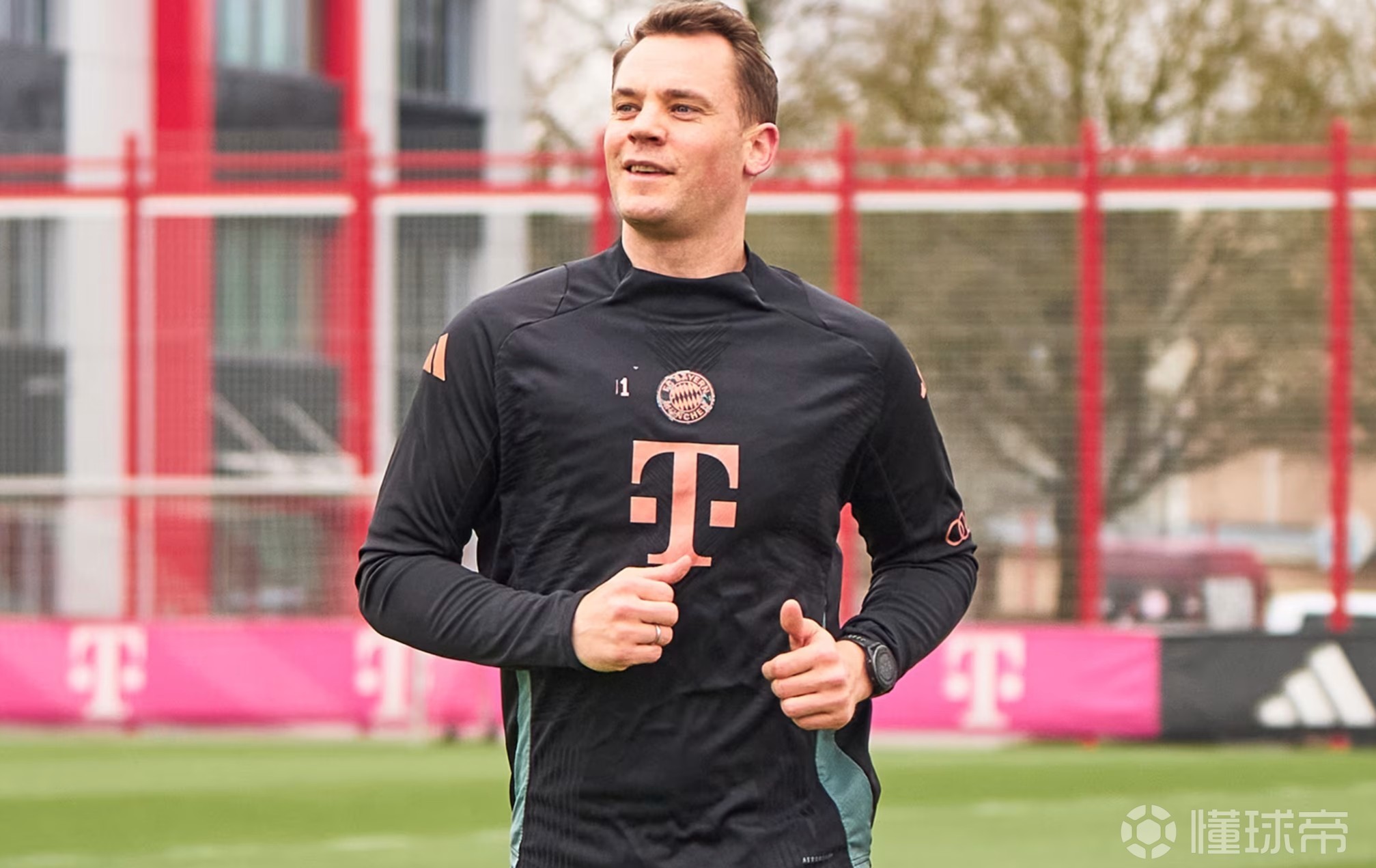 诺伊尔出击欧冠，拜仁赌上一场球王对决