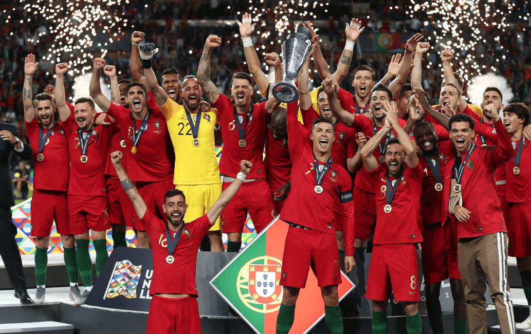 葡萄牙队成功晋级欧洲杯，C罗再次证明实力