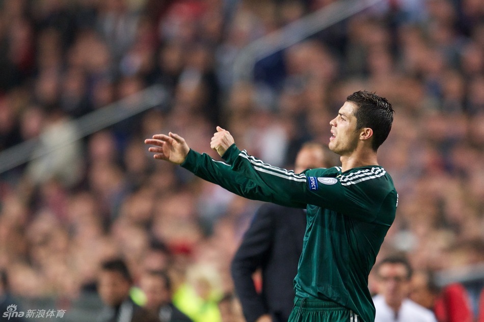 包含阿贾克斯击败皇马,晋级形势一片大好的词条 包含阿贾克斯击败皇马,晋级形势一片大好的词条