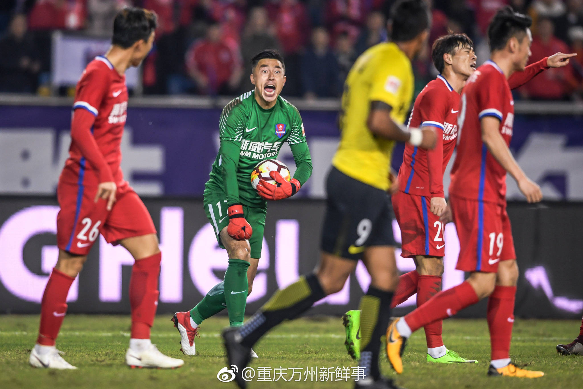 广州恒大主场击败重庆斯威，继续领跑积分榜的简单介绍