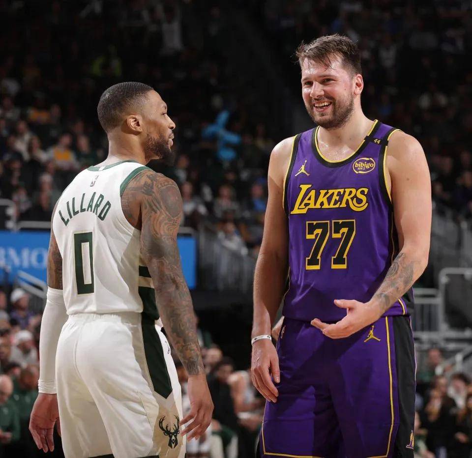 雄鹿主场大胜湖人，继续不败