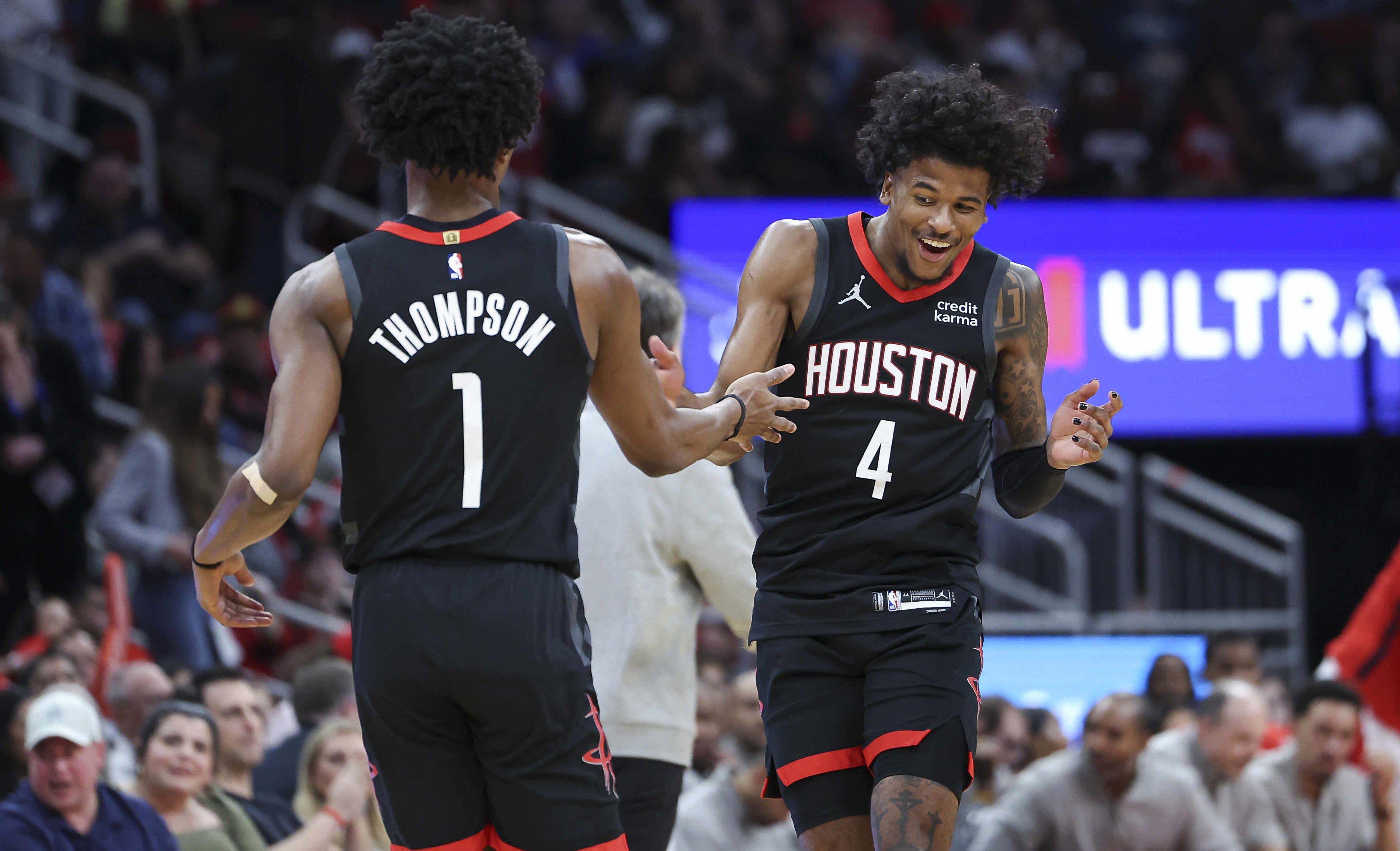 灰熊主场力克热火结束连败