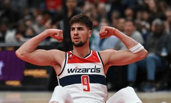 关于湖人逆转火箭，库兹马绝杀三分得分的信息